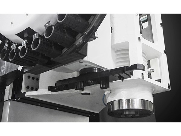 Hyundai Wia KF5600 II Vertical Machining Center